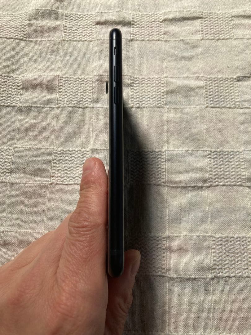 iPhone 第3世代　ミッドナイト　64G SIMフリー　バッテリー100%