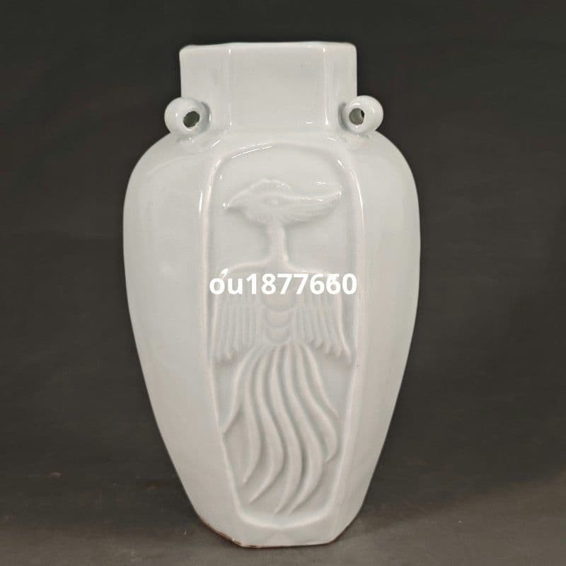 白定彫花六方瓶 景徳鎮 陶磁器 装飾品 現代工芸品 美術品 置物