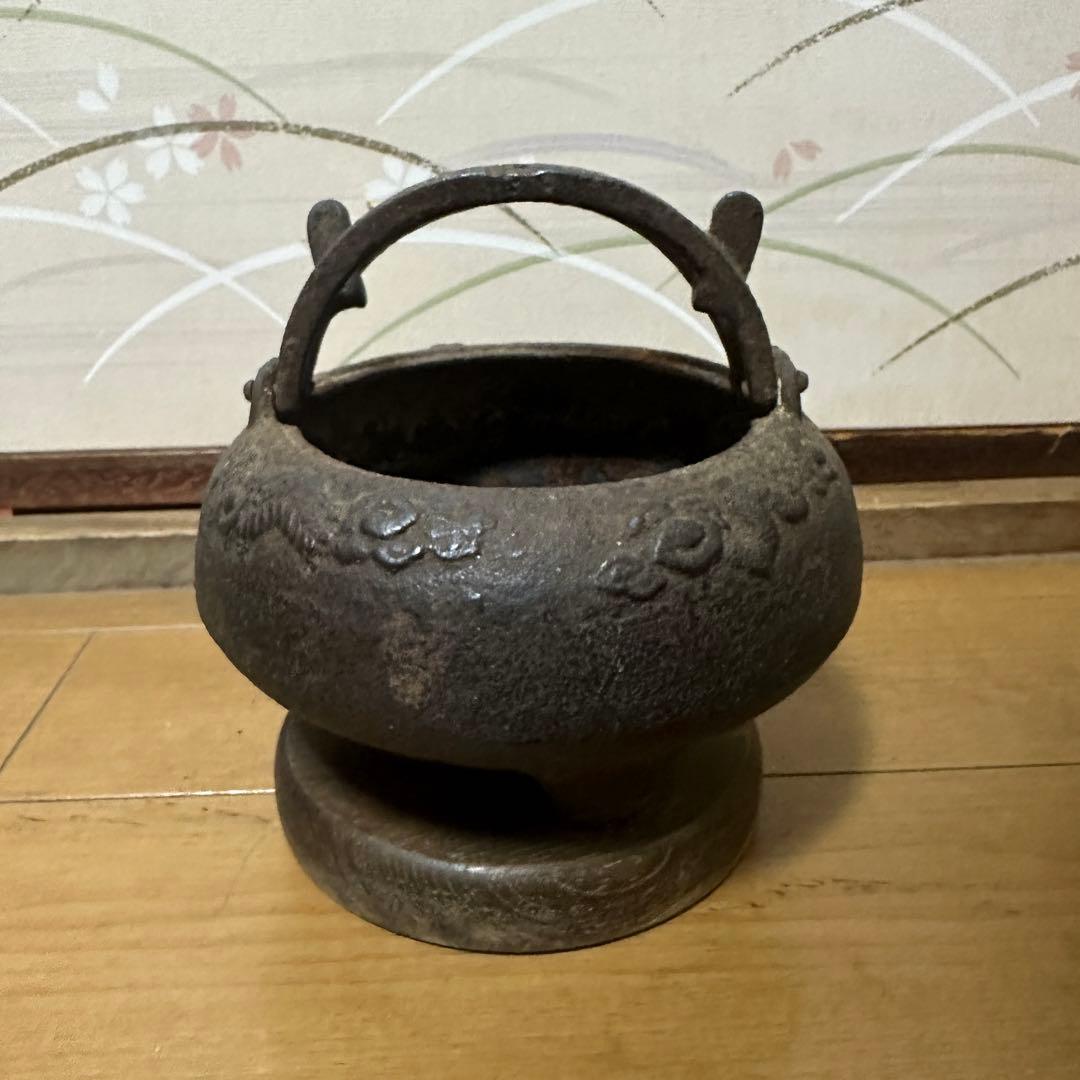 鉄製提手香炉 雲文様