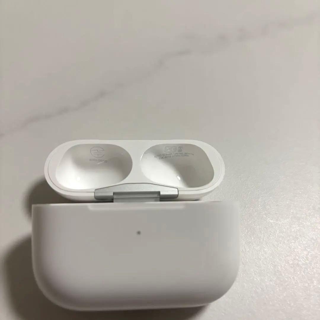【美品】Apple AirPods Pro 第2世代 充電ケース　ライトニング