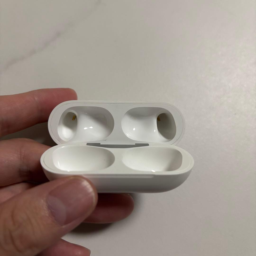 【美品】Apple AirPods Pro 第2世代 充電ケース　ライトニング