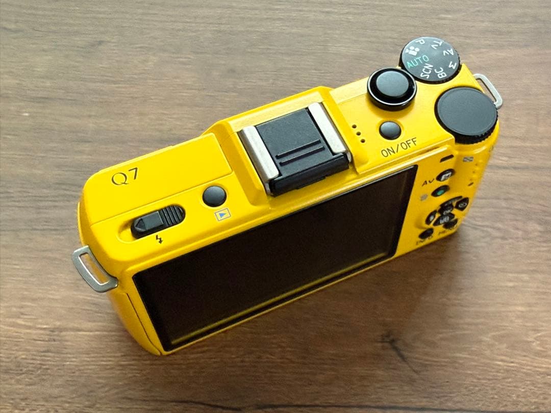 PENTAX Q7 イエロー