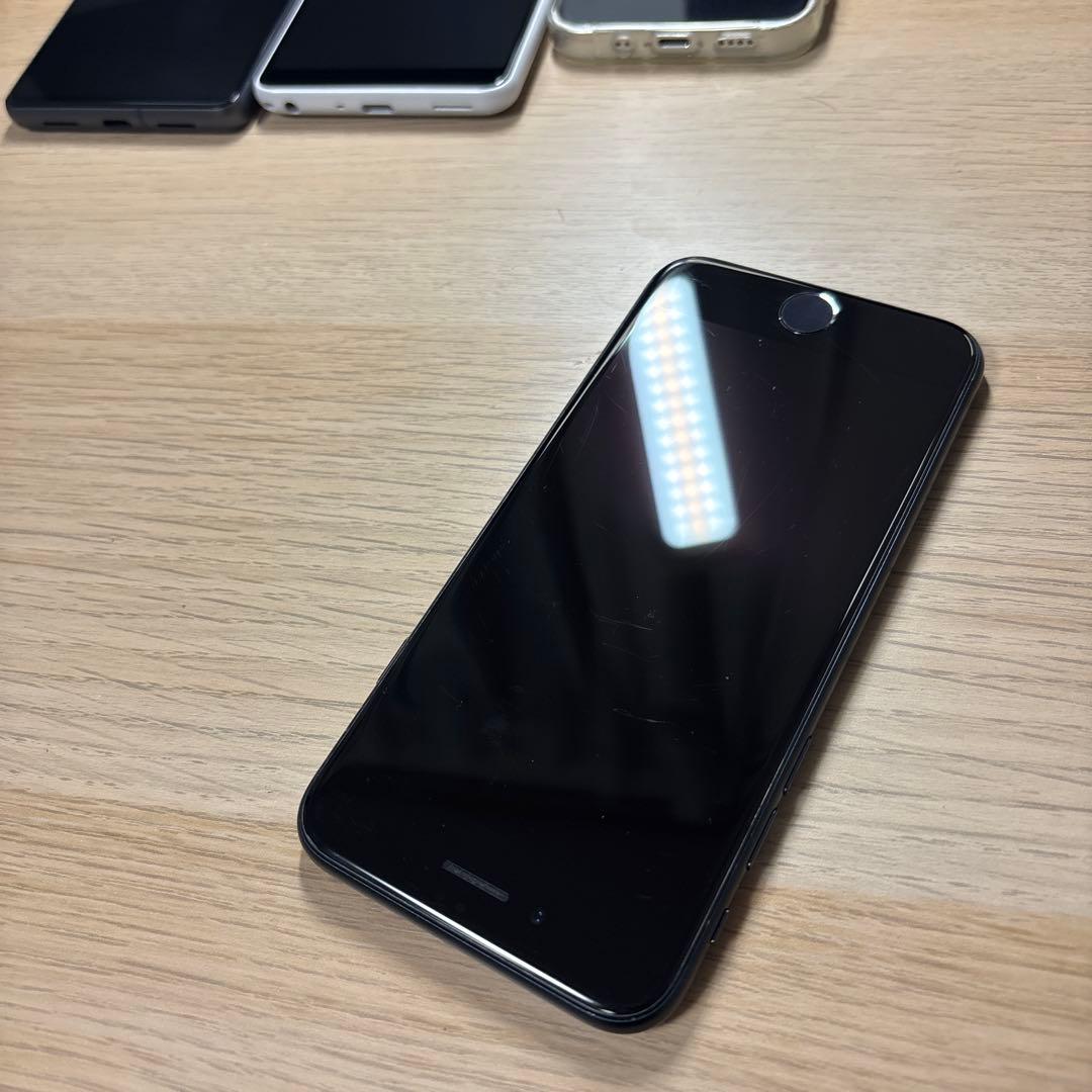 Apple iPhone SE3 第3世代　64gb