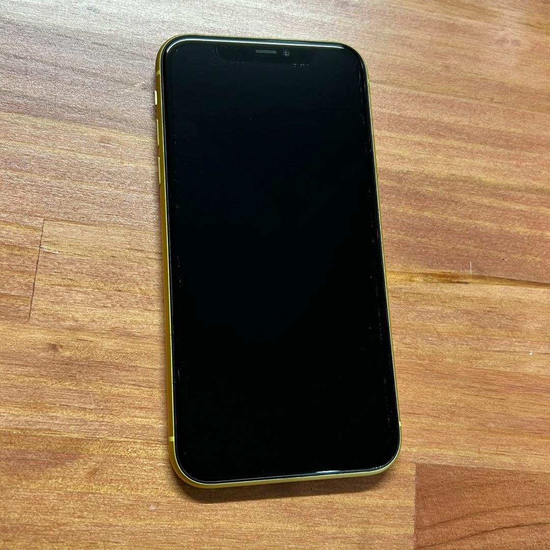 iPhone11 64GB MWLW2J/A 本体 イエロー E142