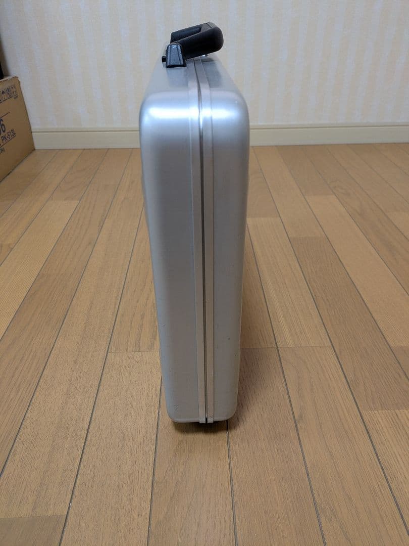 ゼロハリバートン（ZERO HULLIBURTON）アルミアタッシュケース
