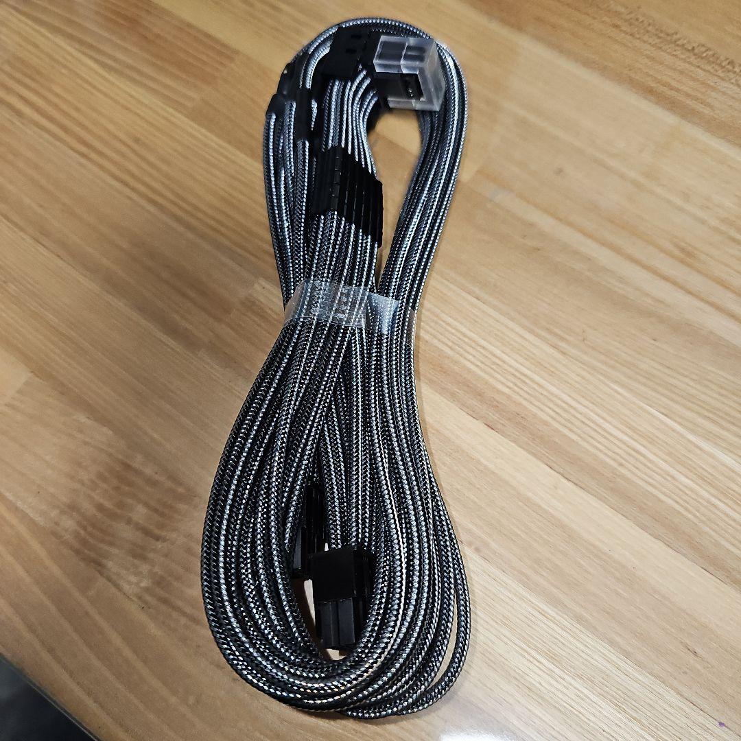 CableMod Cシリーズプロモッドメッシュスリーブ12VHPWR 90°
