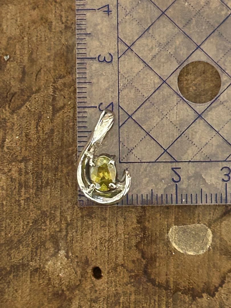 天然スフェーン ②シルバーネックレス 0.879 Ct ソーティング付き