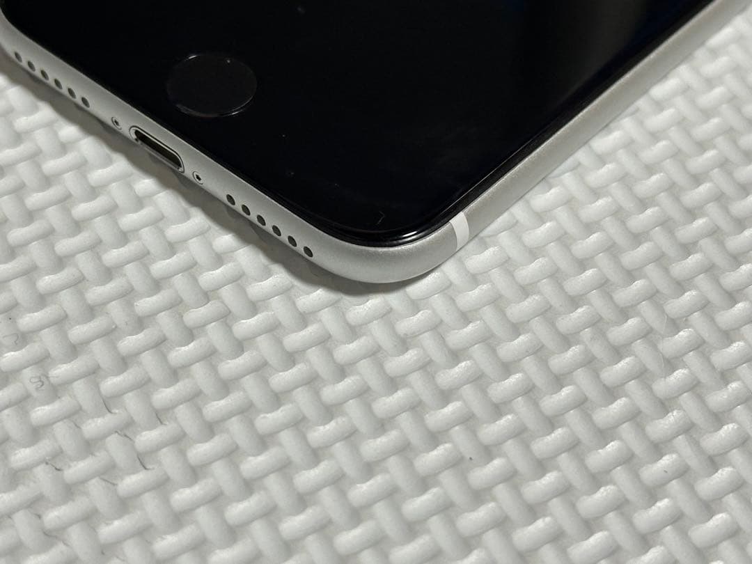 【美品】Apple iPhone SE 第二世代 64GB SIMフリー