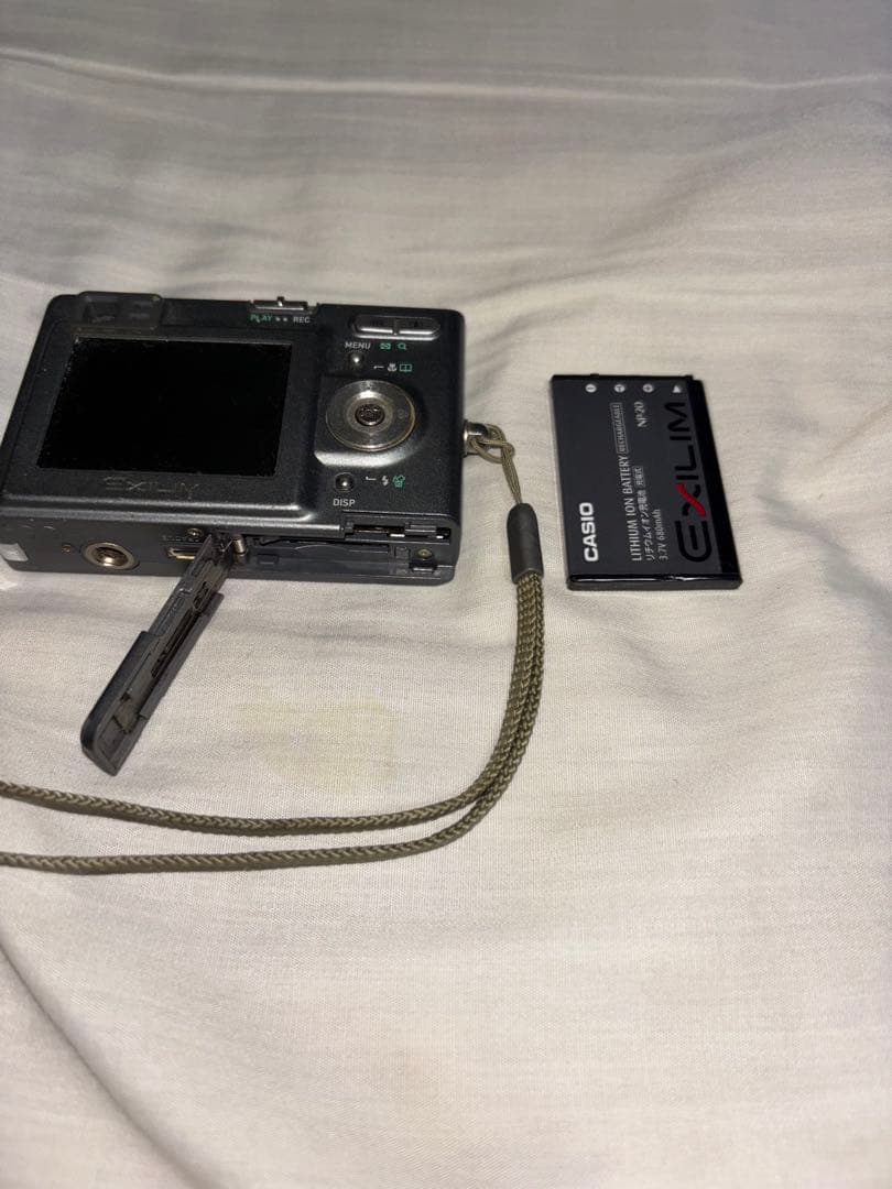 CASIO EXILIM 3.2メガピクセル コンパクトデジタルカメラ