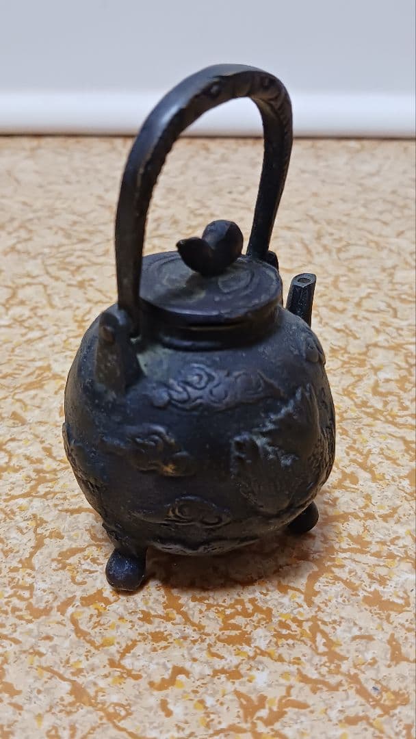 時代物　銅製　鉄瓶形　翼龍図　摘み瓢箪　三足　水滴　江戸期　鉄瓶　骨董