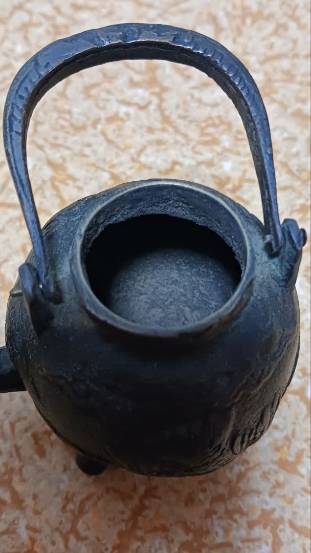 時代物　銅製　鉄瓶形　翼龍図　摘み瓢箪　三足　水滴　江戸期　鉄瓶　骨董