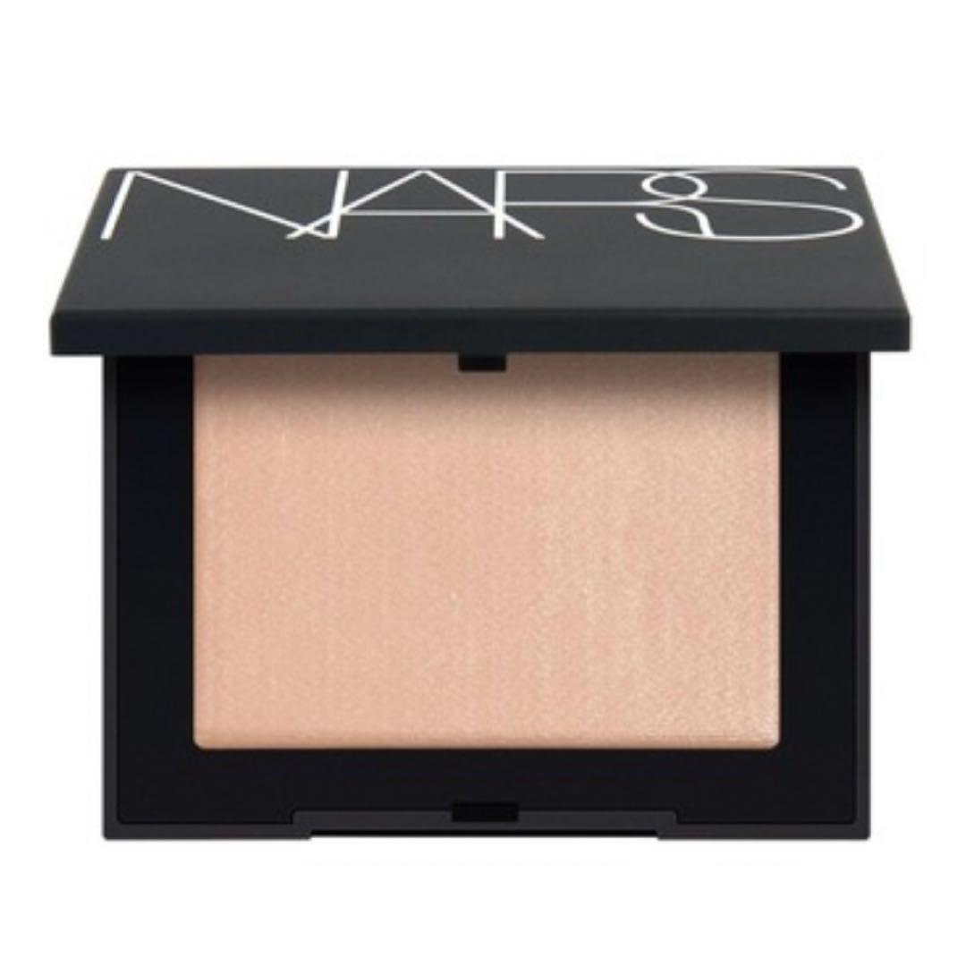 【新品未使用】NARS ライトリフレクティングパウダー プレスト N 05555