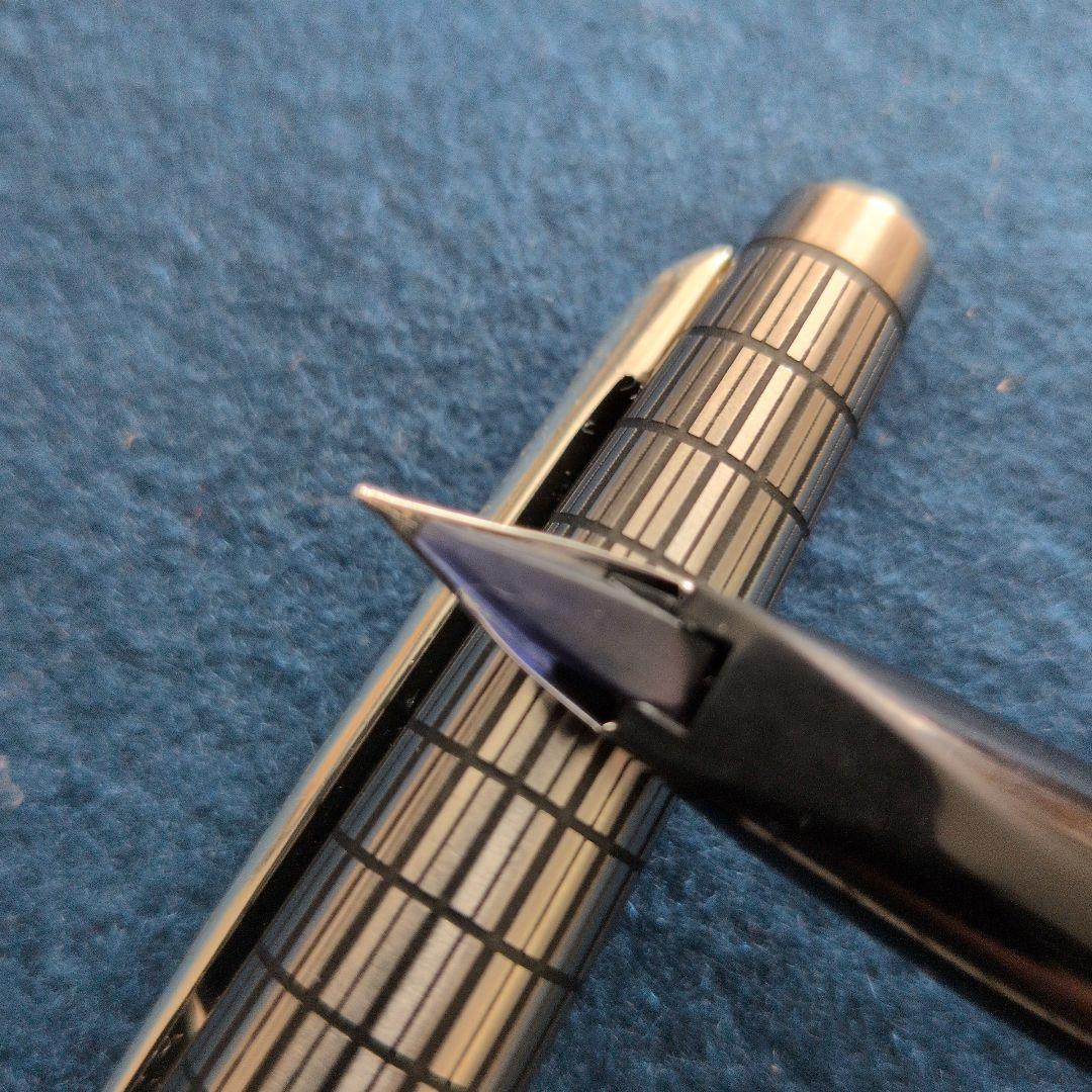 パイロット万年筆「エリート」シルバー格子柄ペン先(18K-750 F H1175