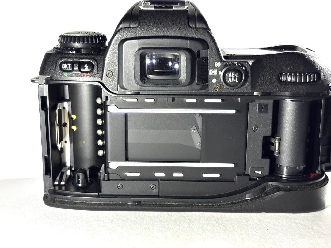 完動品　ニコン　F80 （ボディ）