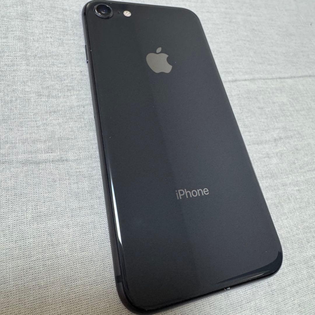 iPhone8 ブラック　本体