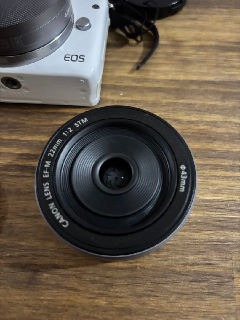 Canon EOS M10 ホワイト ズームレンズ付き