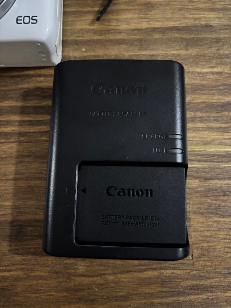 Canon EOS M10 ホワイト ズームレンズ付き