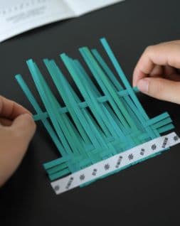 竹細工 極上品かご 手作工芸品 扇子です 飾りをつけます