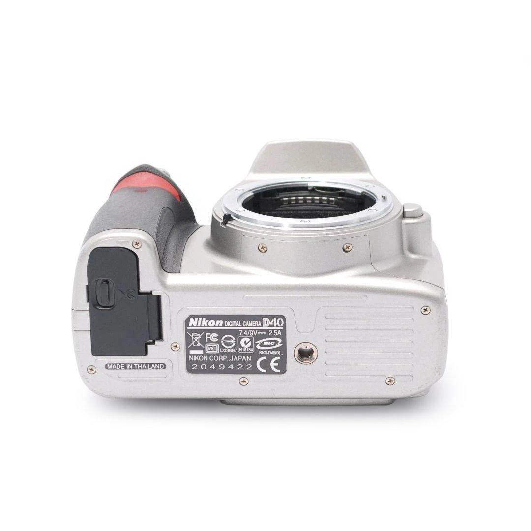 ❤即購入1000円OFF❤ ニコン D40 銀色ボディ 18-55mm 一眼レフ