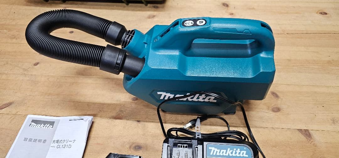 マキタ充電式クリーナー　CL121D