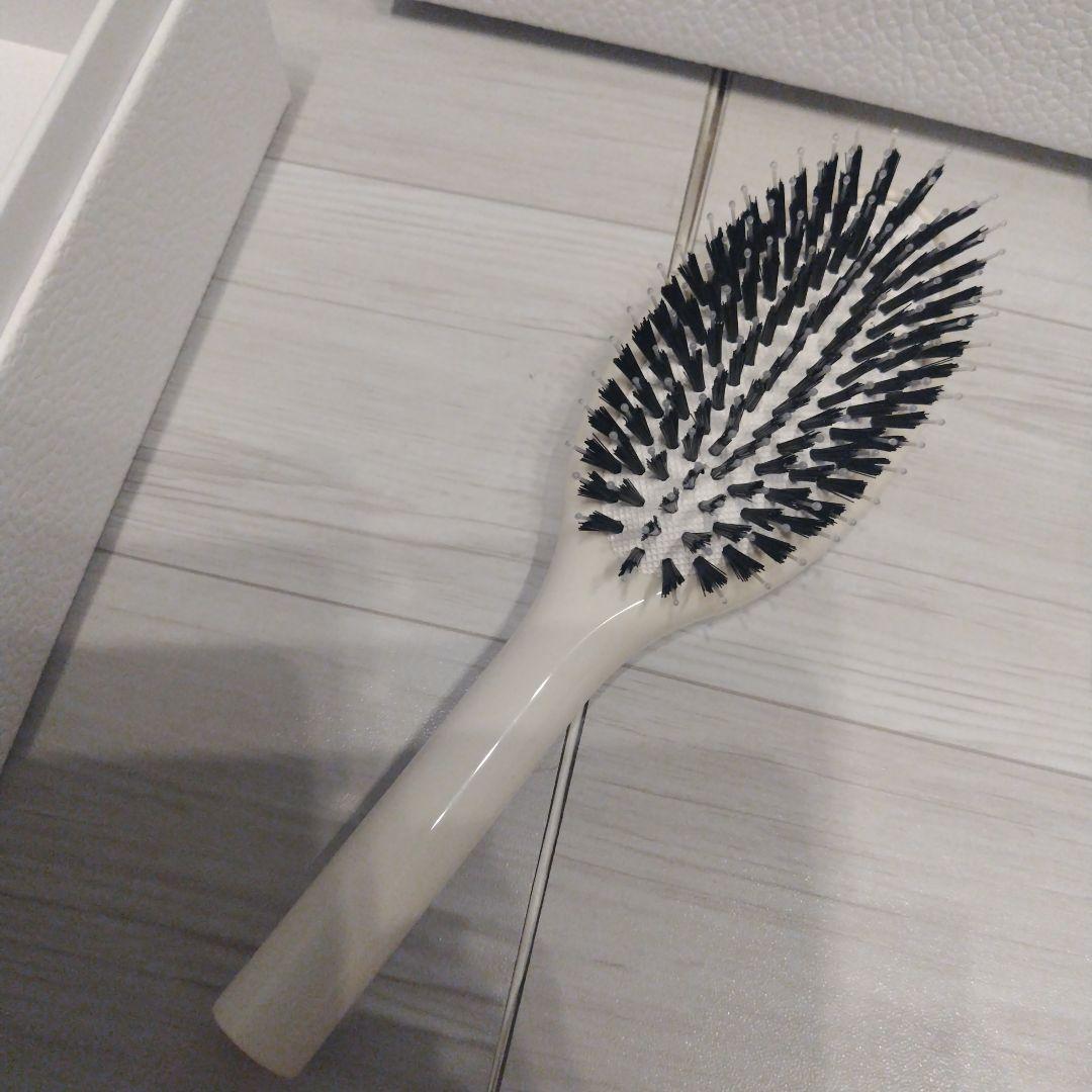 Diorジャドールヘアミスト現品40mlと黒いピンのヘアブラシがセット