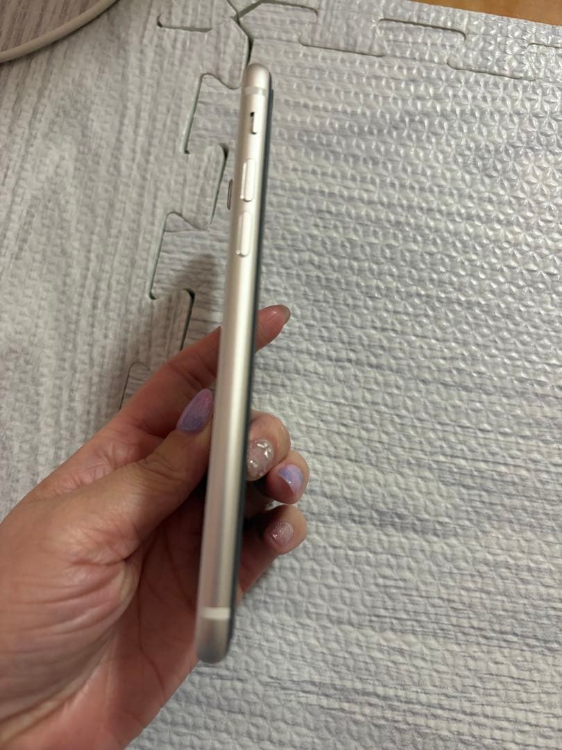 iPhone SE 第2世代128GB White SIMフリー