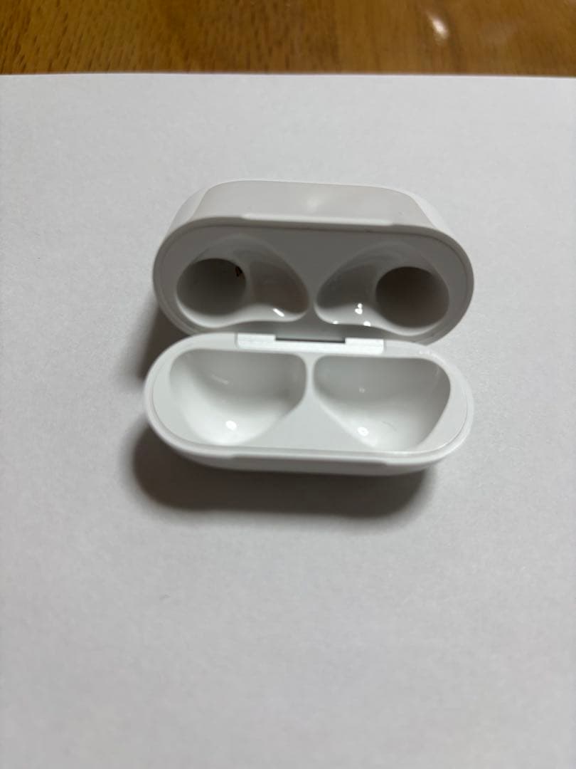AirPods 4 本体 アクティブノイズキャンセリング　充電ケースのみ