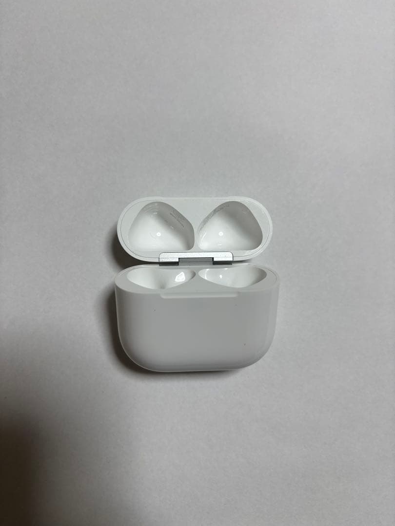 AirPods 4 本体 アクティブノイズキャンセリング　充電ケースのみ