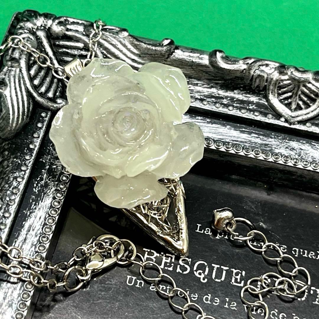 薔薇のオルゴナイト・ペンダント【蓄光ブルー】