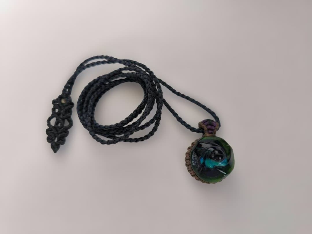 ハンドメイド　ガラスペンダント 青・緑・紫