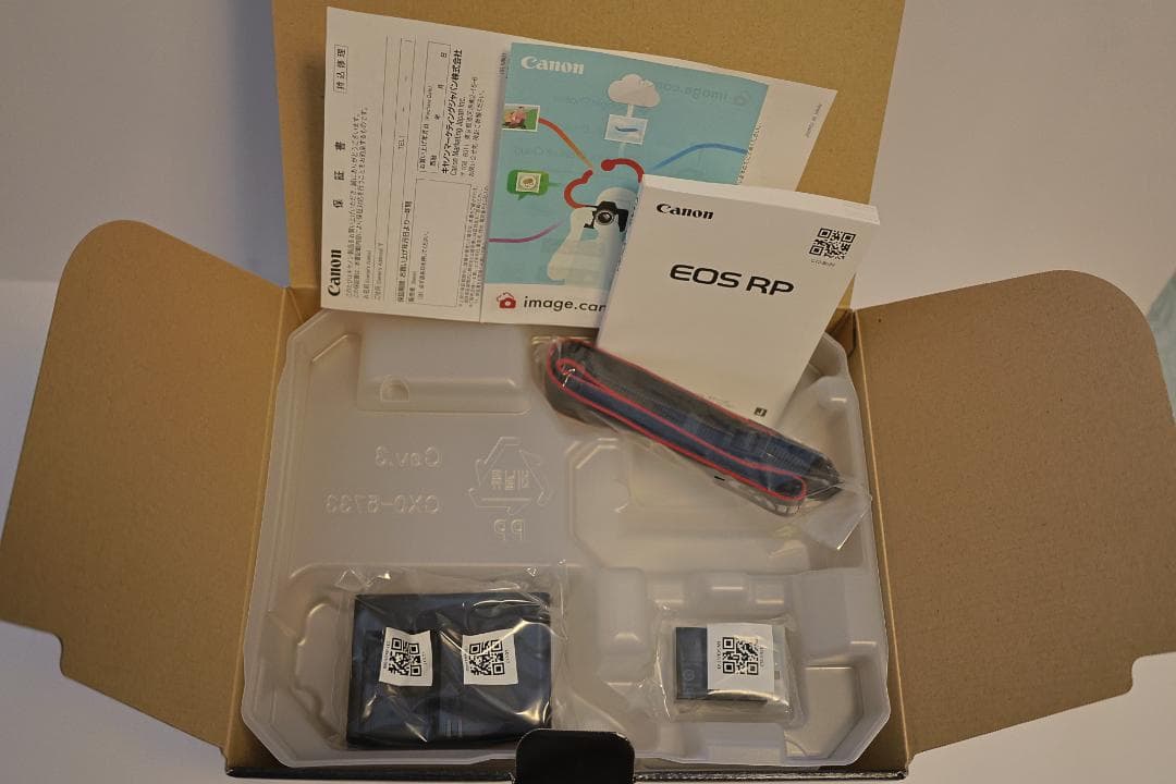 【美品 フルサイズミラーレスカメラ】EOS RP ボディ 他