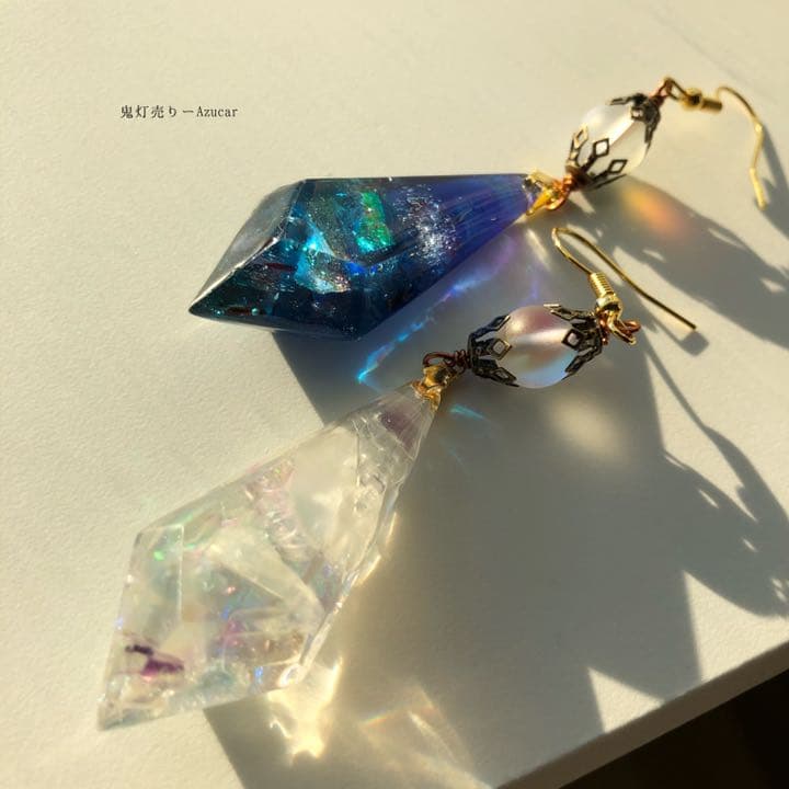 白と蒼の世界。　ステンドグラスのようなペンデュラム　天然石　ピアス　イヤリング