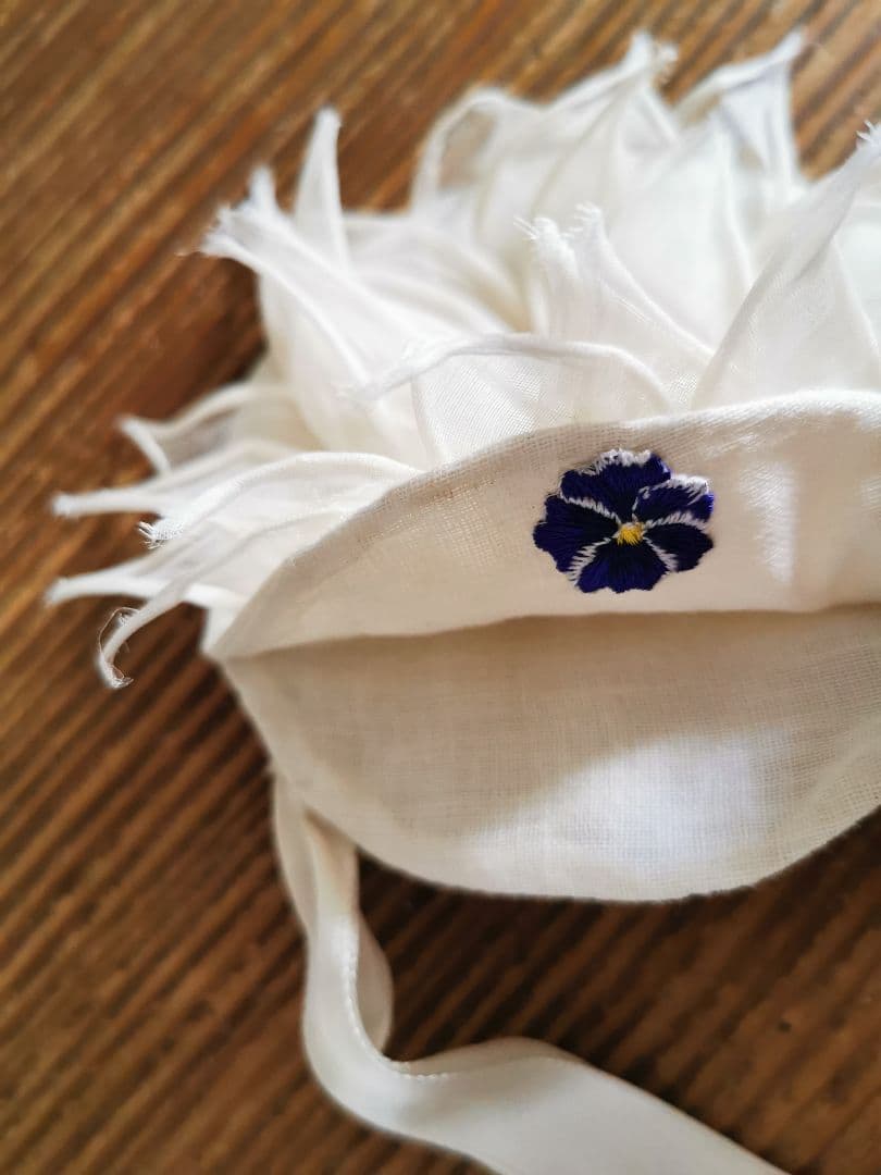アンティーク 初聖体式オモニエール 白薔薇シルクオーガンジー花びらバッグ 菫刺繍