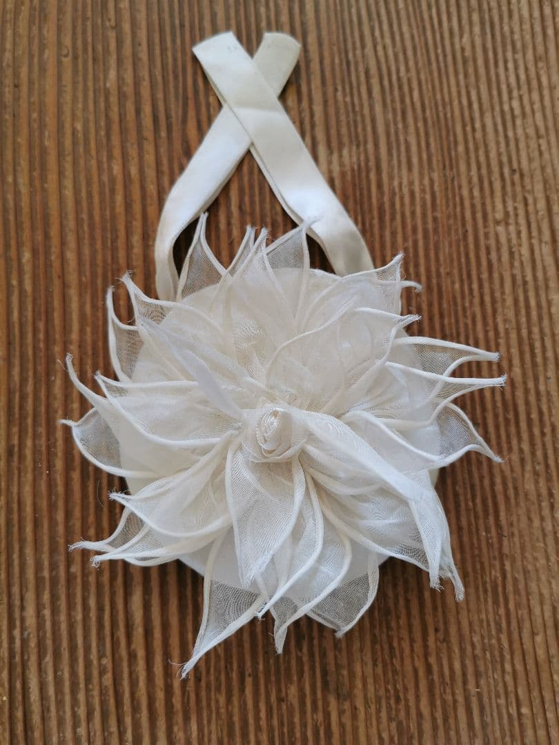 アンティーク 初聖体式オモニエール 白薔薇シルクオーガンジー花びらバッグ 菫刺繍