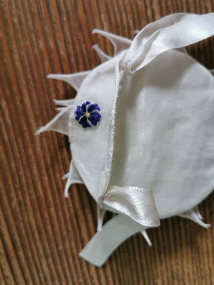 アンティーク 初聖体式オモニエール 白薔薇シルクオーガンジー花びらバッグ 菫刺繍
