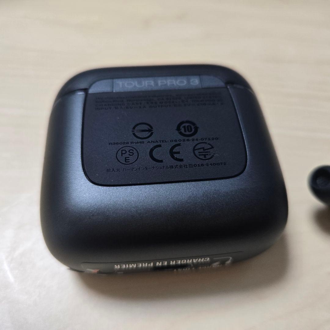 JBL TOUR PRO 3 ワイヤレスイヤホン　ケース　右のみ　バラ売りok