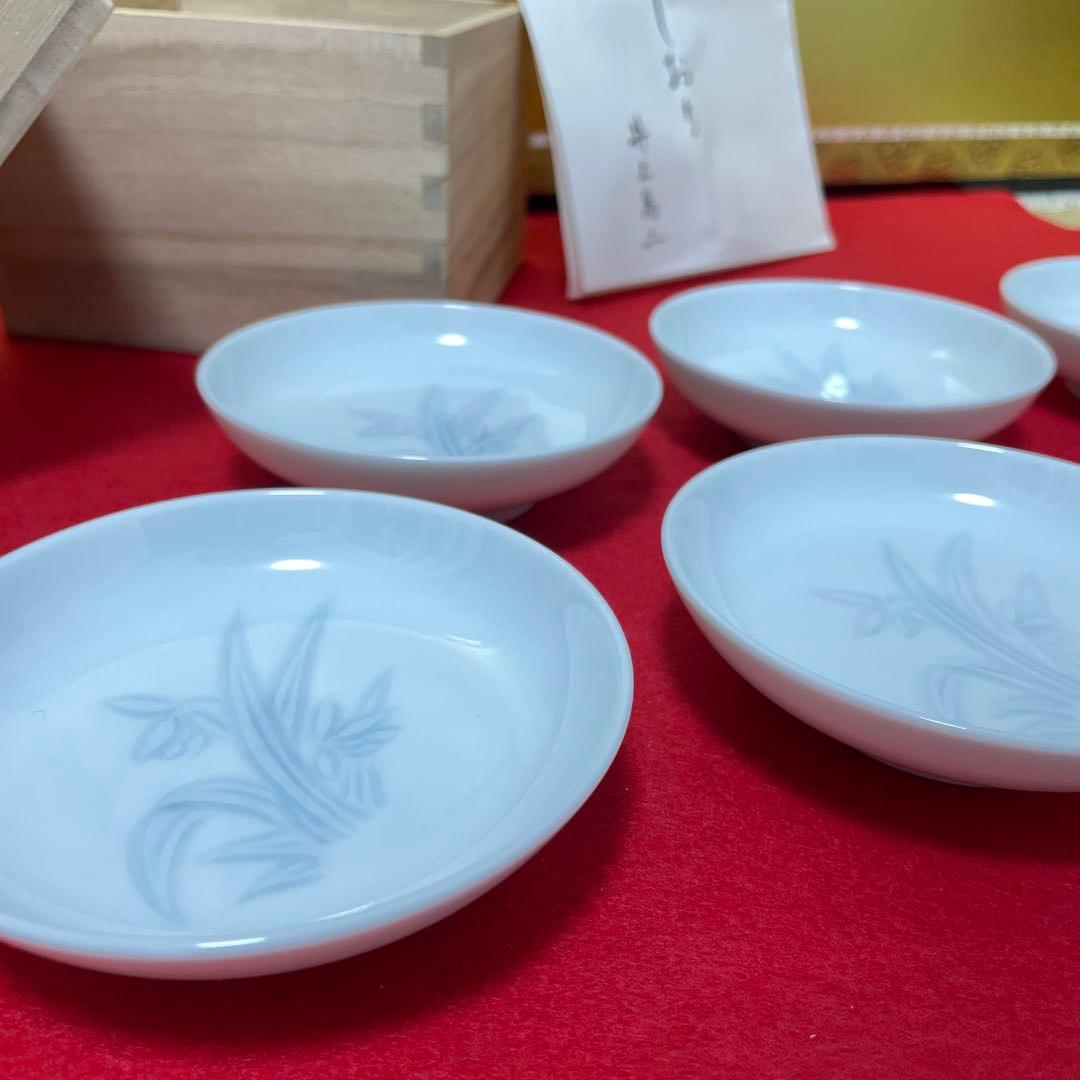 【未使用品】人間国宝 井上萬二作 白磁染蘭彫文 小皿5枚 共箱 しおり付き
