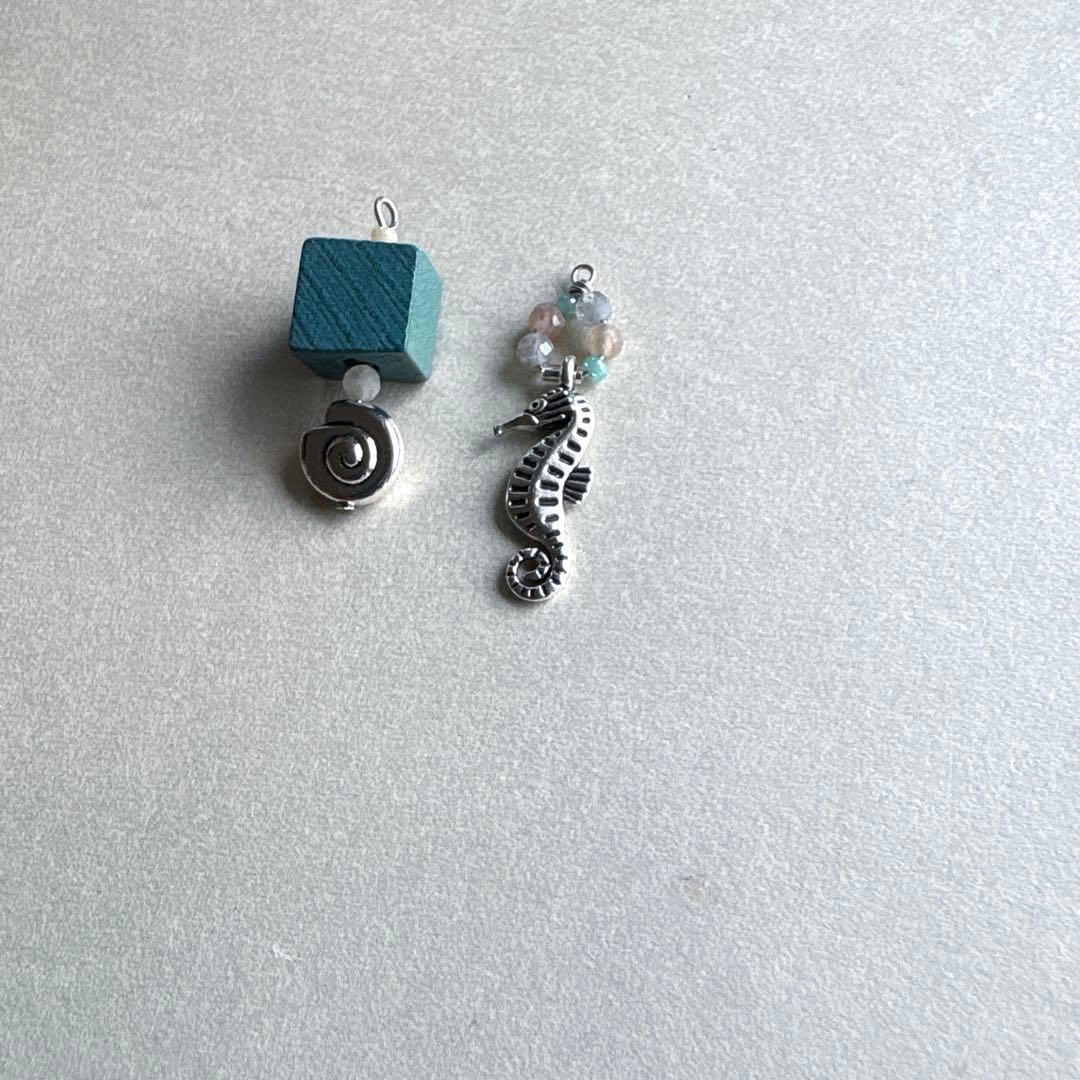no.121 日長の海　巻貝とタツノオトシゴ