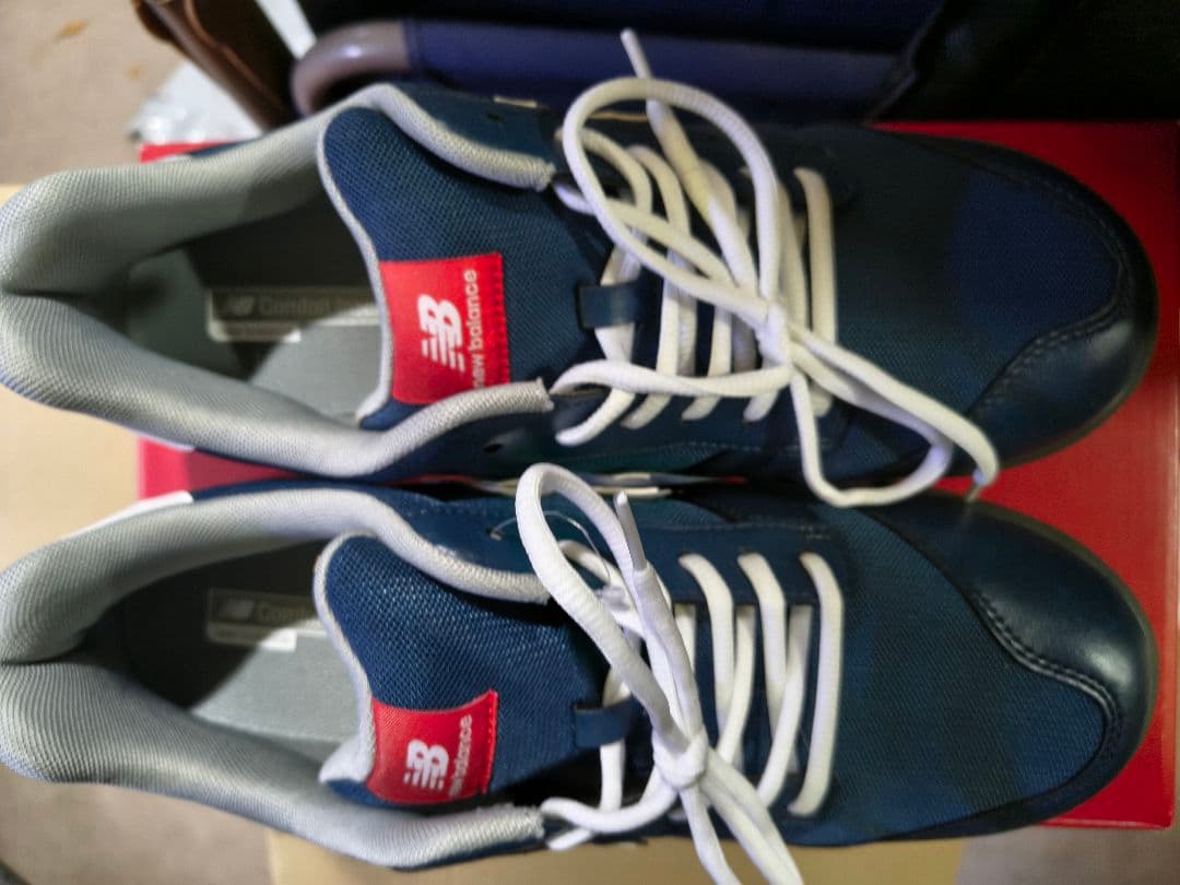 New Balance ネイビー スニーカー