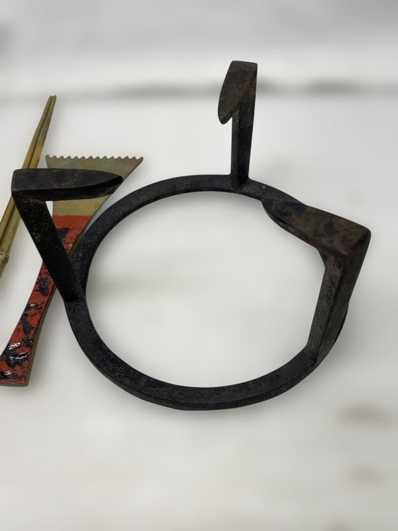 火鉢用　　灰　4.5キロ程度　灰ならし　火箸　五徳　三つ足　骨董　　b020