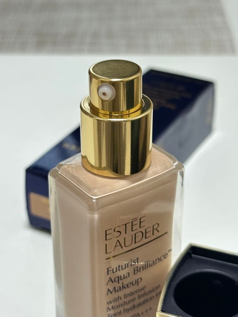 エスティローダー ESTEE LAUDER リキッドファンデーション　2w0