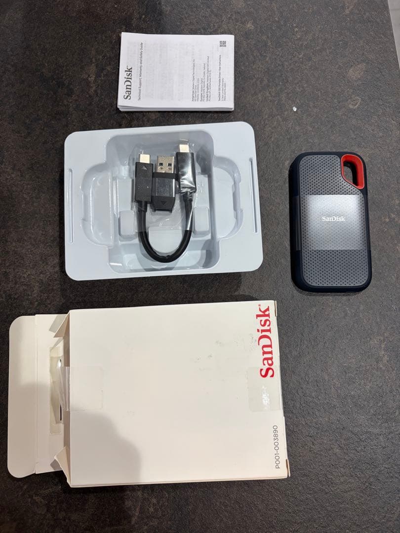 新品未使用！SanDisk 1TB 外付けSSD