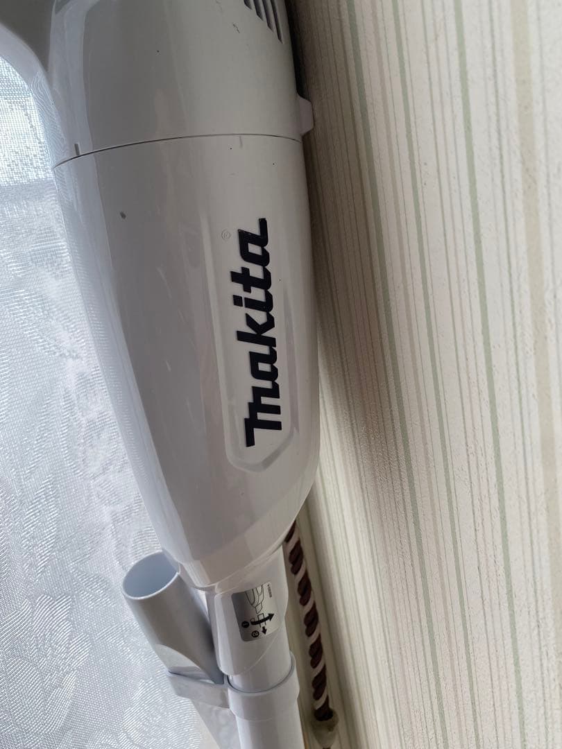 Makita 充電式スティッククリーナー CL106FD