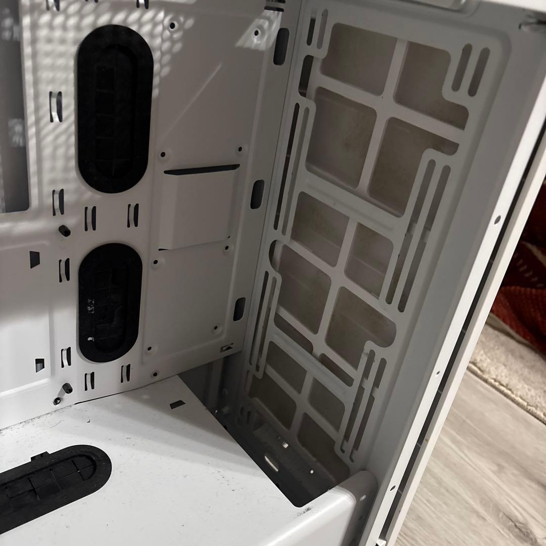 Corsair Carbide 275RWhiteミドルタワー型PCケース