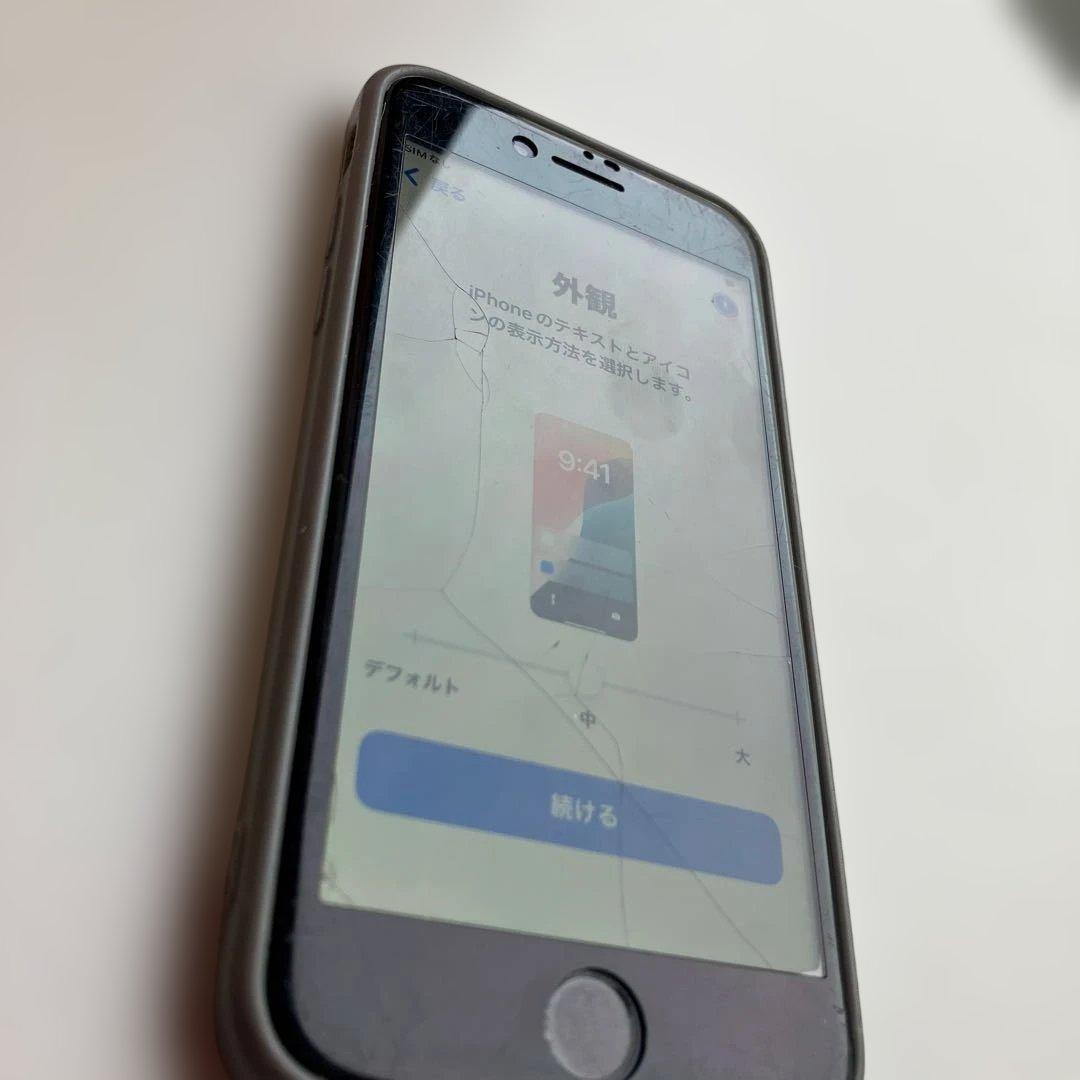 iPhone SE 白　ホワイト　本体 画面にひびあり