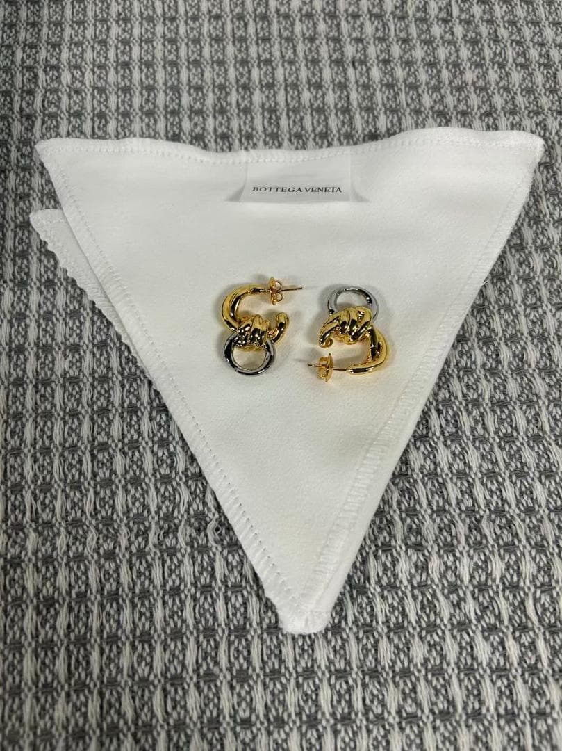 BOTT！EGA！ VEN！ETA！ フープピアス ゴールドシルバー