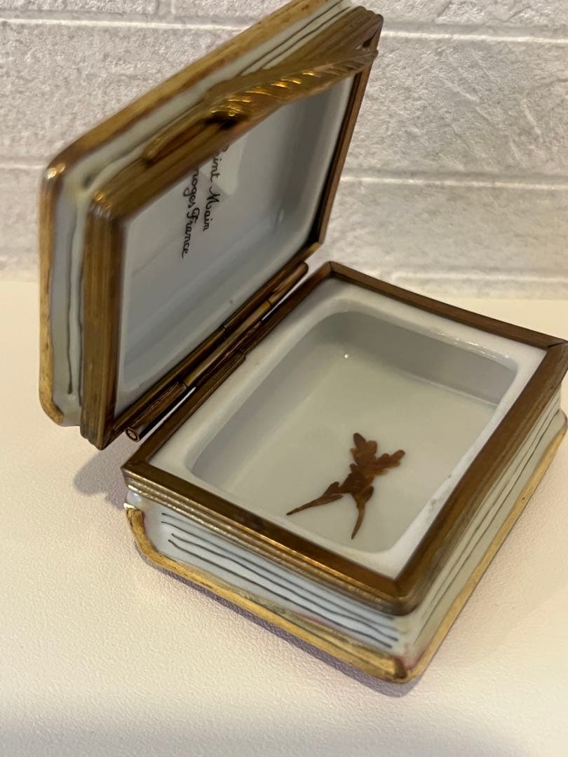リモージュボックス 本型 Limoges Peint Main