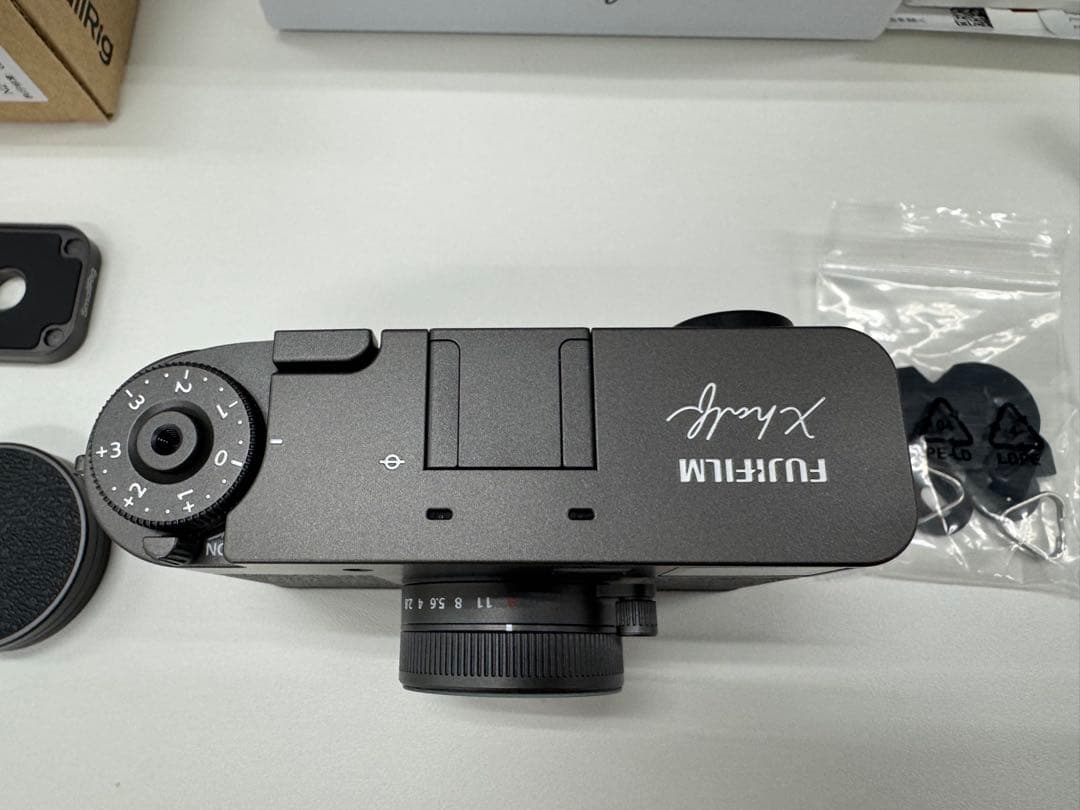 FUJIFILM X-HF1　チャコールシルバー