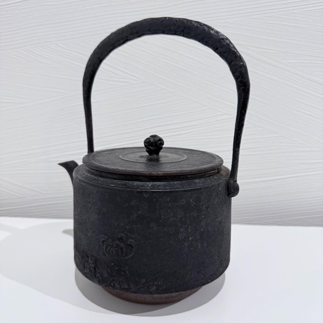 鉄瓶 花模様 茶道具 和風 大型 骨董品 光来堂 レトロ　南部鉄器 蔵出し