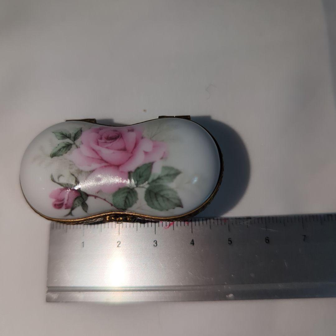 ア*マ様 リモージュ金彩 バラの花柄 陶器製ビーン型小物入れ